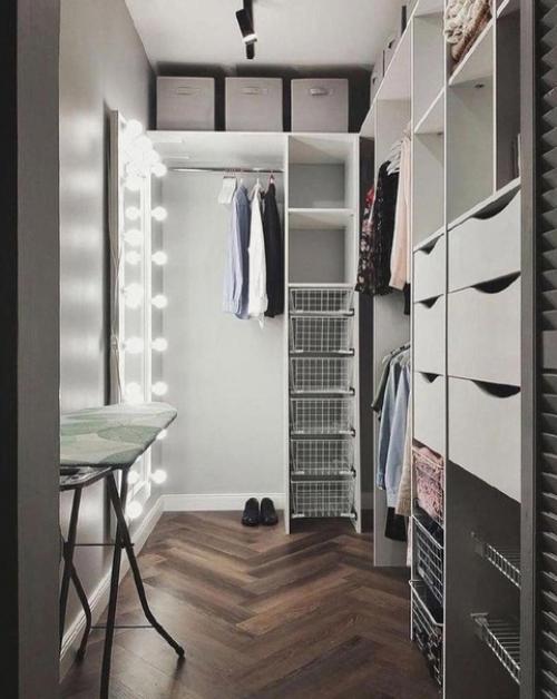 Отличная и вместительная гардеробная. 02