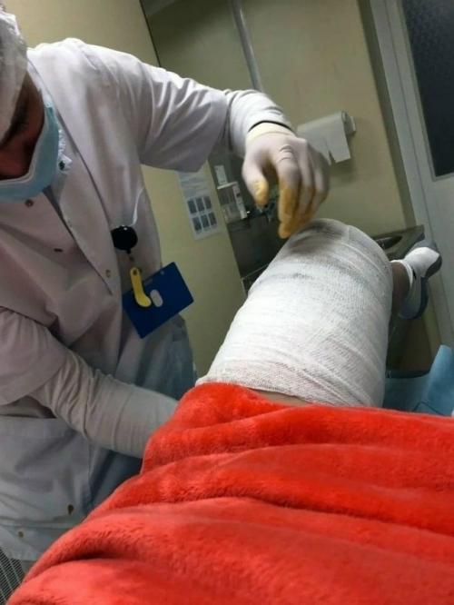 Две девушки решили провести фотосессию в лесу при экстремально низких температурах, достигавших - 35 градусов. 02