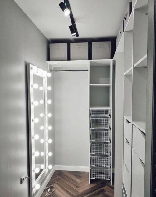 Отличная и вместительная гардеробная. 03