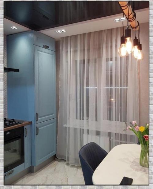 Небольшая кухня. Современная.