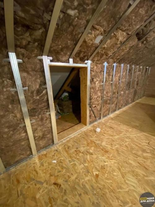 Процесс ремонта чердака.