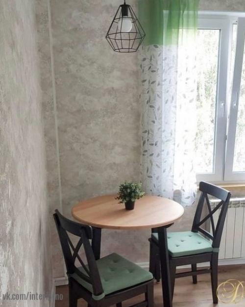 Как здорово все организовано на этой кухне - малышке, всего 5, 5 кв. 03