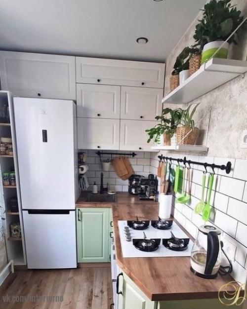 Как здорово все организовано на этой кухне - малышке, всего 5, 5 кв.