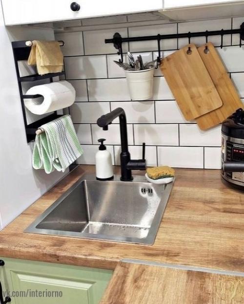 Как здорово все организовано на этой кухне - малышке, всего 5, 5 кв. 05