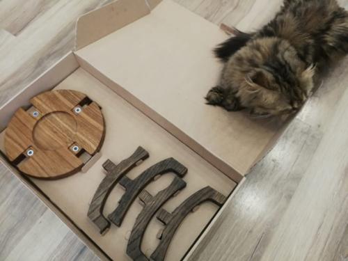 Кажется кот ждал эту посылку больше, чем я. 01