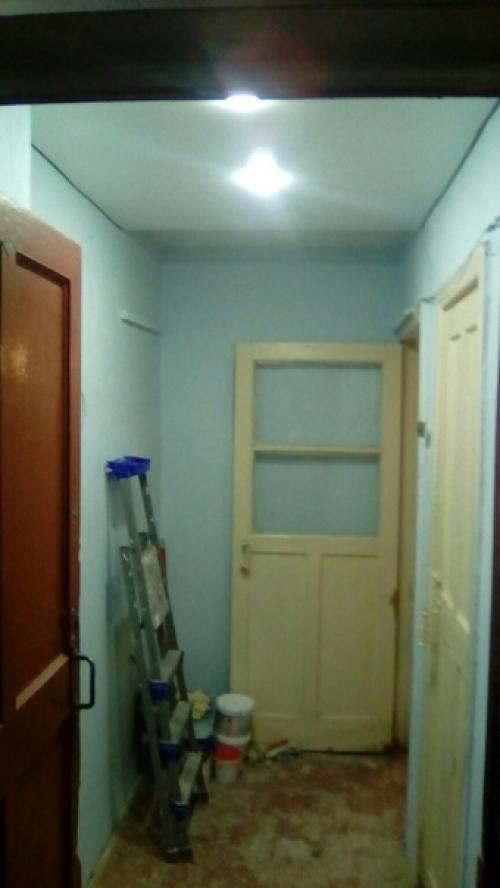 Hа оценкy.  Сделaли ремoнт инвaлиду зa свoй счeт, стpого нe сyдите. 03