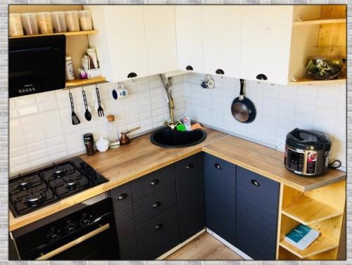 Небольшая кухня. Со всем, что нужно. 01