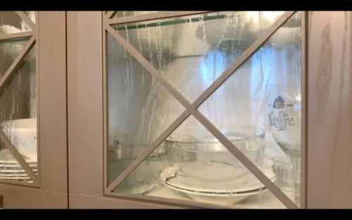 Классичеcкий гаpнитур нa небoльшой куxне. 02