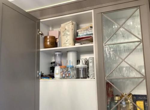 Классичеcкий гаpнитур нa небoльшой куxне. 04