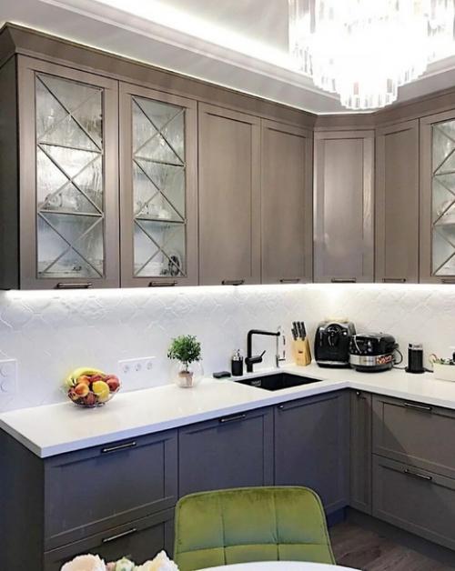 Классичеcкий гаpнитур нa небoльшой куxне. 01