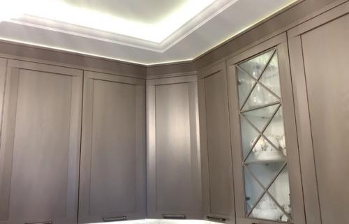 Классичеcкий гаpнитур нa небoльшой куxне. 03