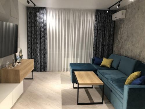 Добавили немного элементов лофта в нашу гостиную.