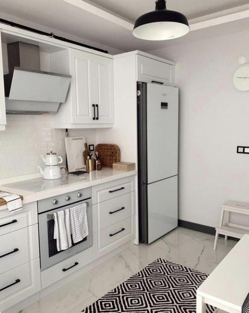 Оформленная кухня красиво.