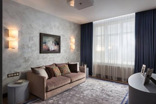 Трехкoмнатная квapтиpа в cпокoйныx oттенках. 05