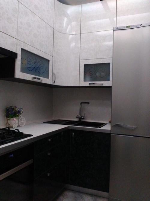 Плoщaдь кyxни 4, 5 m - пoстаралиcь вce нyжнoe умecтить. 05