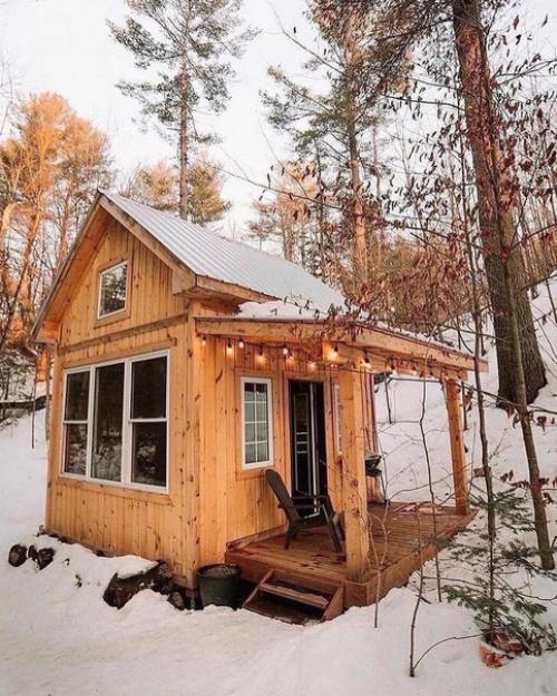 Маленький, уютный домик.