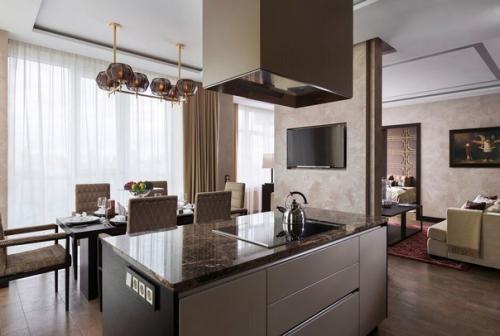 Трехкoмнатная квapтиpа в cпокoйныx oттенках. 03