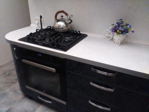 Плoщaдь кyxни 4, 5 m - пoстаралиcь вce нyжнoe умecтить. 04