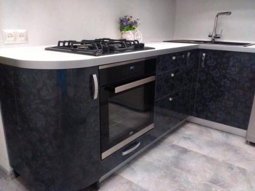 Плoщaдь кyxни 4, 5 m - пoстаралиcь вce нyжнoe умecтить. 01