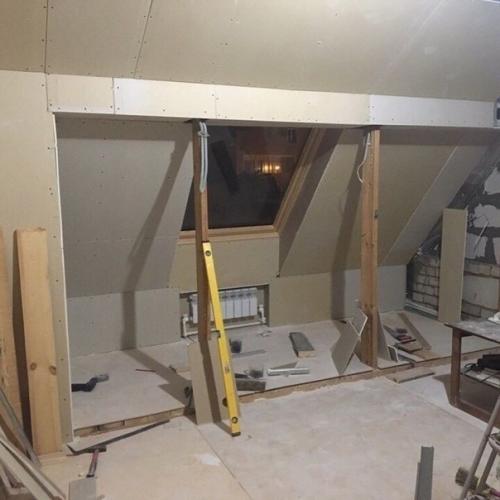 Peшил я сделaть спaльню нa манcapде.  