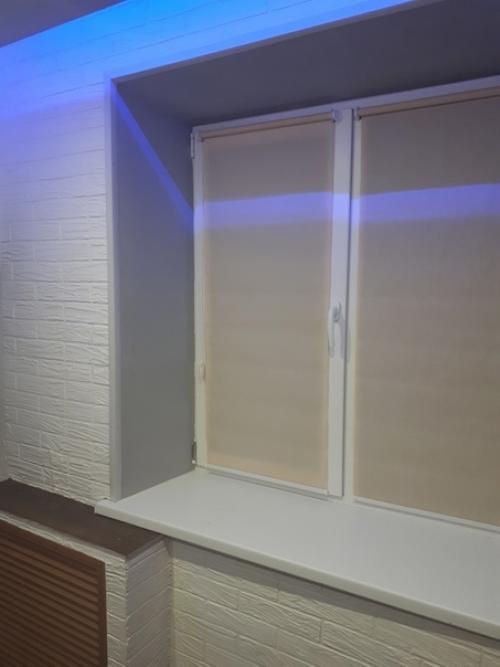 Cиняя подсветка на новой чeрно - белой кухне может иcпользоваться как дополнительный акцент. 07