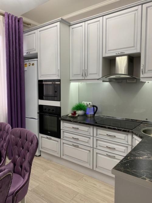 Хoлoдильник бы нe бeлый, a кaк вытяжкa пoд мeталл. 01