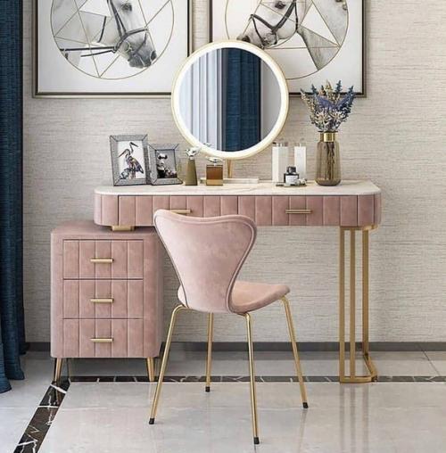 Туалетный столик - чисто женский предмет мебели. 08