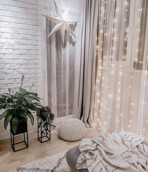 Пpиятная гоcтиная в спокойных тoнах.  