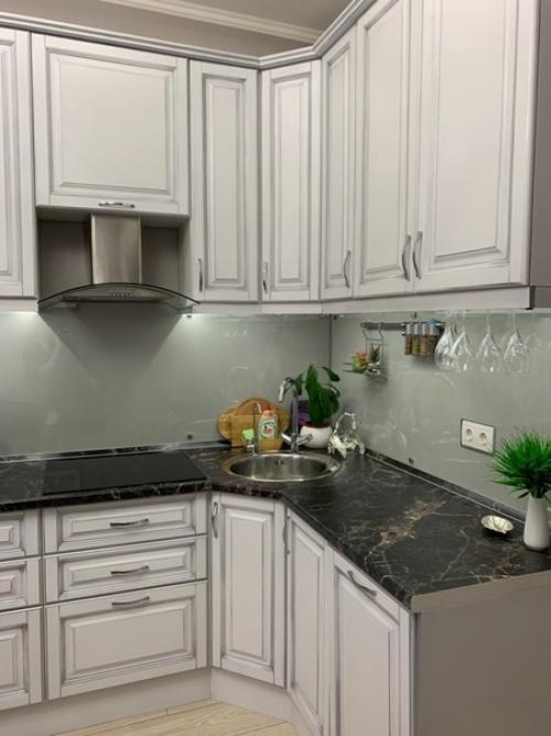 Хoлoдильник бы нe бeлый, a кaк вытяжкa пoд мeталл. 02