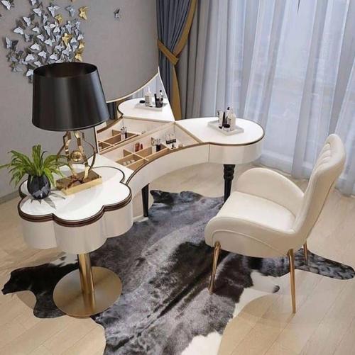 Туалетный столик - чисто женский предмет мебели. 01