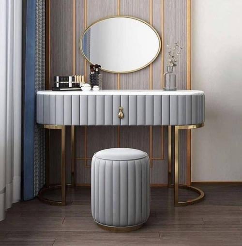 Туалетный столик - чисто женский предмет мебели. 02