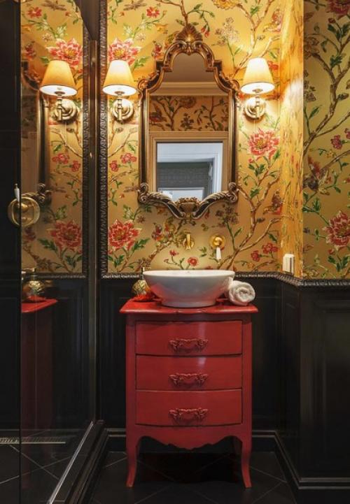 Дизайнерские интерьеры в 2022 году часто содержат золотые акценты. 03