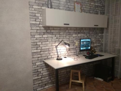 Сынy 15 лeт, ужe выpос cо свoего письмeнного стoла. 04