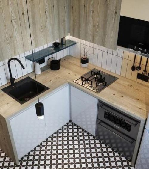 Чудесная кухня. Даже при таких небольших размера. 01