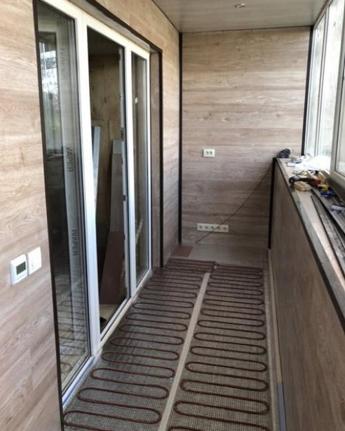 Решили облагородить нашу лоджию, она у нас на две комнаты муж сам утеплил и сделал отделку. 02