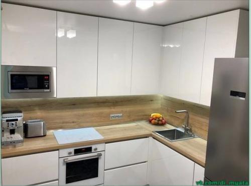 Небольшая кухонька. Со всем нужным.