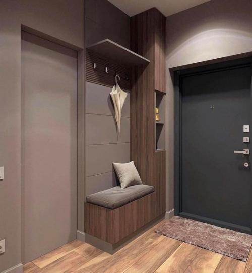 Небольшая прихожая. В спокойной цветовой гамме. 02