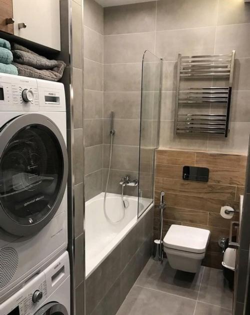 Помещение этого санузла хоть и небольшое, но поместилось сюда очень много, даже сушильную машинку удалось разместить. 01