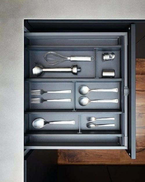 Современная кухня. В тёмном оттенке. 02