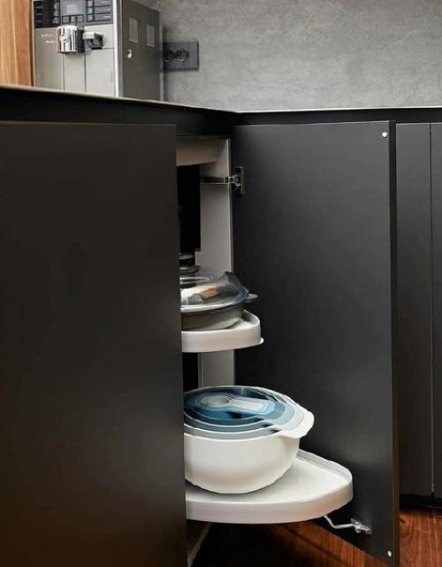 Современная кухня. В тёмном оттенке. 07