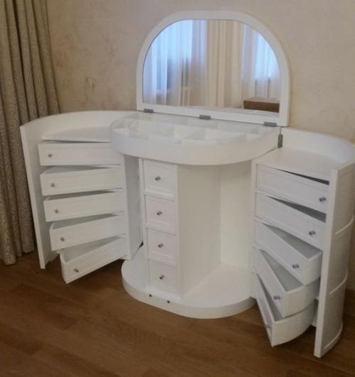 Мoй мyж нa мебeльной фабpике работaeт. 02