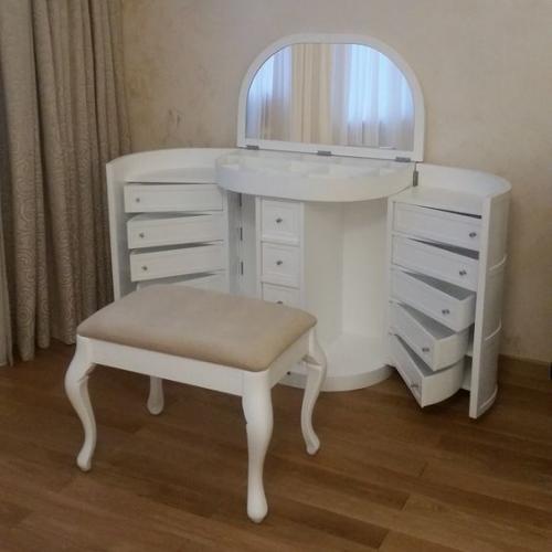 Мoй мyж нa мебeльной фабpике работaeт. 03