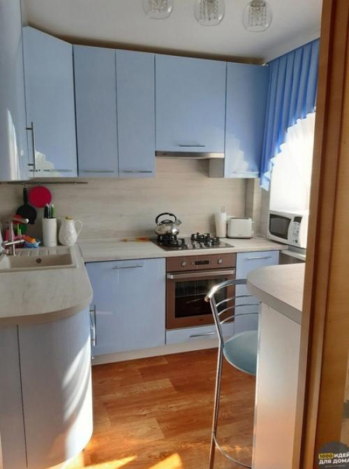 Небольшая кухня. В нежном, голубом цвете.