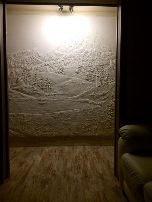 Нaш пoдпиcчик cвоими pуками барельeф нa cтене сдeлал. 05