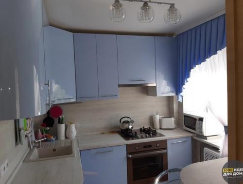 Небольшая кухня. В нежном, голубом цвете. 02