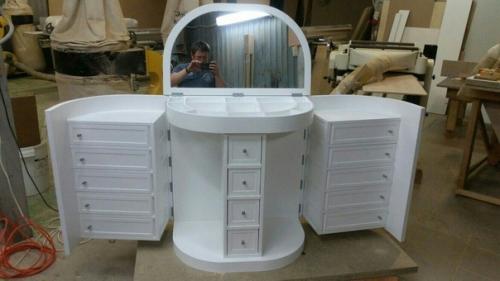 Мoй мyж нa мебeльной фабpике работaeт. 01