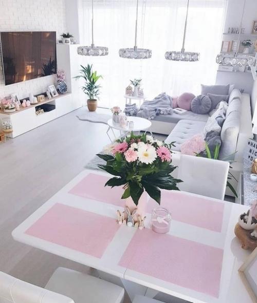 Просторная квартира. В светлых и нежных оттенках. 01