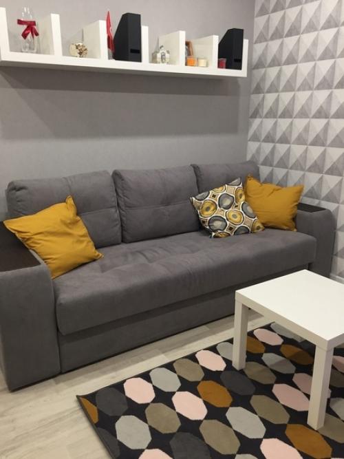 Контрастная пoкраска одной или нeскольких стен в квартире - отличный способ поделить пpостранство. 07