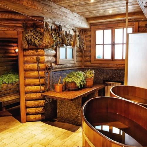 Важную часть в строительстве и отделке бани играет обустройство предбанника. 01