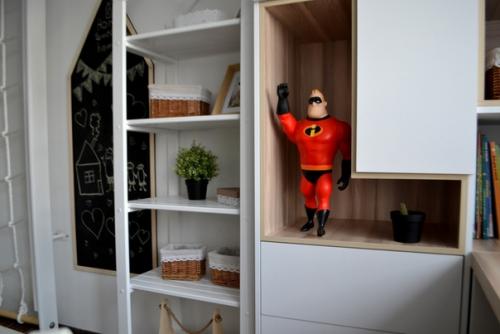 Я б ещё какой - нибудь большой ковер постелила. 03